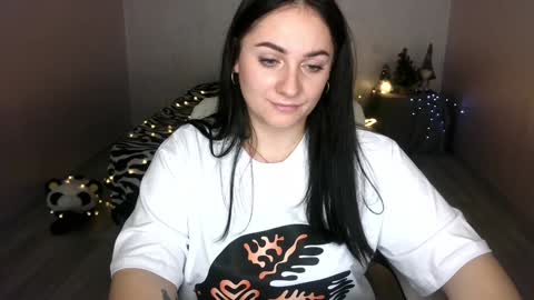 Snapshot of emelyblum chatting on January 2025 02:37:01 AM Emely online show from January 2025 02:37:01 AM