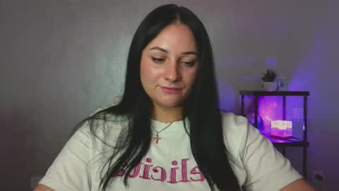 Snapshot of emelyblum chatting on September 2025 09:58:02 PM Emely online show from September 2025 09:58:02 PM