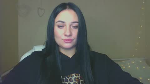 Snapshot of emelyblum chatting on October 2025 12:28:01 PM Emely online show from October 2025 12:28:01 PM