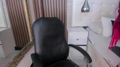 Emely online show from April 2026 08:18:01 PM