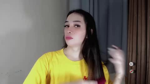 Snapshot of emelyn_fuckdoll chatting on December 2024 08:27:01 AM Scarlett online show from December 2024 08:27:01 AM