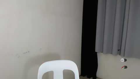 Snapshot of emelyn_fuckdoll chatting on February 2025 07:44:02 AM Scarlett online show from February 2025 07:44:02 AM