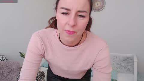 Snapshot of emerald_kittycat chatting on February 2025 12:08:01 PM just me online show from February 2025 12:08:01 PM