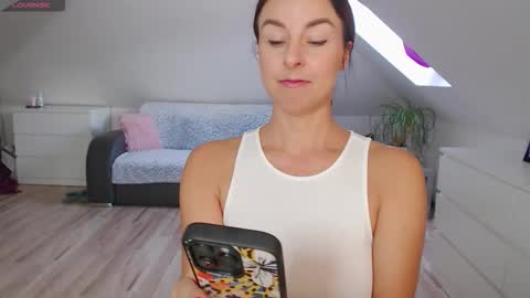 Snapshot of emerald_kittycat chatting on September 2025 09:54:02 AM just me online show from September 2025 09:54:02 AM