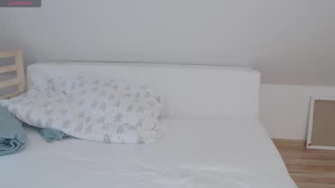 Snapshot of emerald_kittycat chatting on December 2025 01:20:02 PM just me online show from December 2025 01:20:02 PM