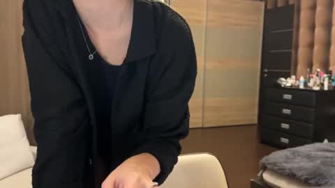 Snapshot of emi__ly chatting on November 2025 06:32:01 PM emi__ly online show from November 2025 06:32:01 PM