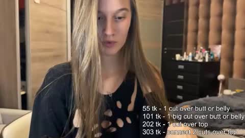 Snapshot of emi__ly chatting on November 2025 06:43:01 PM emi__ly online show from November 2025 06:43:01 PM