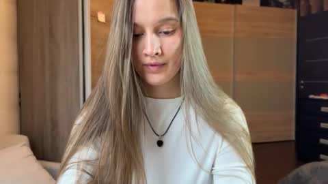 Snapshot of emi__ly chatting on December 2025 07:47:02 AM emi__ly online show from December 2025 07:47:02 AM