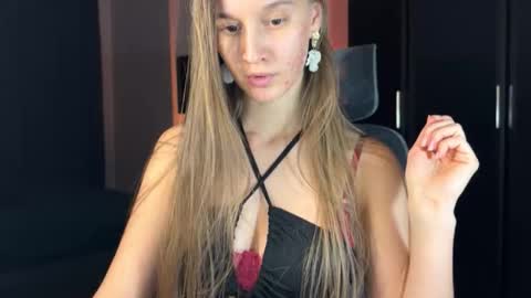 Snapshot of emi__ly chatting on January 2026 05:27:02 PM emi__ly online show from January 2026 05:27:02 PM