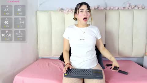 Snapshot of emi_bloom chatting on January 2026 12:55:01 PM emi_bloom online show from January 2026 12:55:01 PM