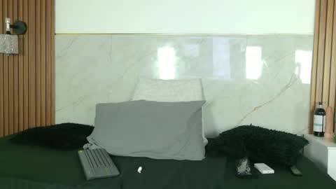 emi_bloom online show from May 2026 12:12:02 PM