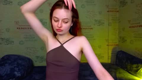 Snapshot of emi_less chatting on February 2026 04:43:02 PM Emi online show from February 2026 04:43:02 PM