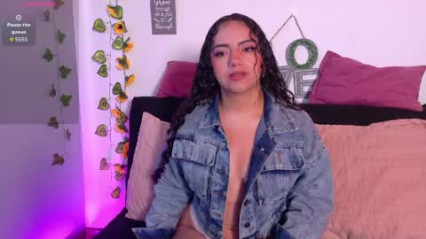 Snapshot of emiily_curly chatting on April 2026 12:58:02 PM Emily online show from April 2026 12:58:02 PM