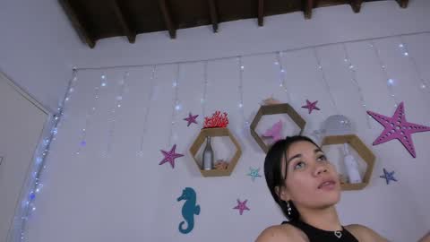 Snapshot of emiily_parkerr chatting on February 2025 03:19:01 AM Emily online show from February 2025 03:19:01 AM