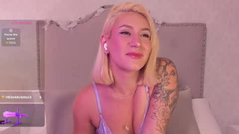 EMILY ROBERTS online show from November 2025 01:51:02 AM