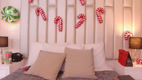 EMILY ROBERTS online show from December 2025 03:11:01 AM