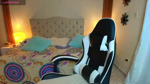 emiily_skinny online show from July 2026 11:44:01 PM
