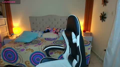 emiily_skinny online show from July 2026 10:56:02 PM