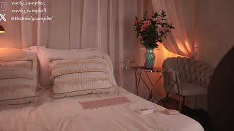 Snapshot of emiilycampbell chatting on November 2025 08:42:02 PM Emily Campbell online show from November 2025 08:42:02 PM