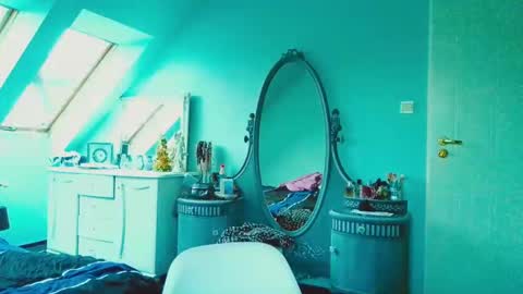 Snapshot of emilachat chatting on December 2024 01:13:01 PM Emila online show from December 2024 01:13:01 PM