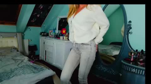 Snapshot of emilachat chatting on February 2025 05:33:01 PM Emila online show from February 2025 05:33:01 PM