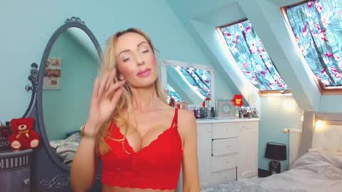 Snapshot of emilachat chatting on March 2025 09:45:02 AM Emila online show from March 2025 09:45:02 AM