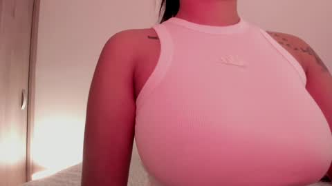 Snapshot of emilia_ghendle chatting on January 2025 01:40:02 PM Emilia Big Boobs online show from January 2025 01:40:02 PM
