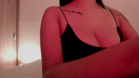 Snapshot of emilia_ghendle chatting on January 2025 01:32:02 PM Emilia Big Boobs online show from January 2025 01:32:02 PM