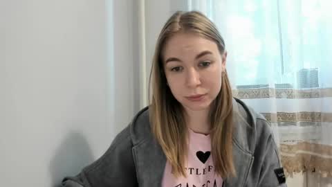 Snapshot of emilia_ilia chatting on June 2026 04:49:02 PM Emilia online show from June 2026 04:49:02 PM