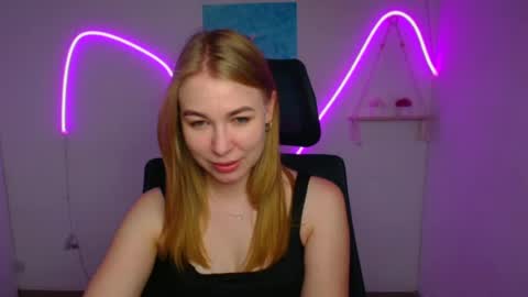 Snapshot of emilia_ilia chatting on June 2026 11:36:02 AM Emilia online show from June 2026 11:36:02 AM