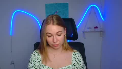 Snapshot of emilia_ilia chatting on June 2026 06:51:02 AM Emilia online show from June 2026 06:51:02 AM