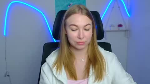Snapshot of emilia_ilia chatting on July 2026 06:47:02 AM Emilia online show from July 2026 06:47:02 AM