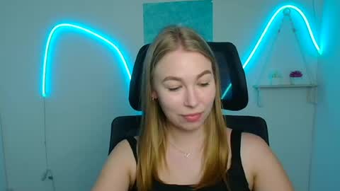 Snapshot of emilia_ilia chatting on July 2026 05:55:02 AM Emilia online show from July 2026 05:55:02 AM