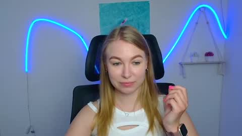 Snapshot of emilia_ilia chatting on July 2026 05:32:01 AM Emilia online show from July 2026 05:32:01 AM