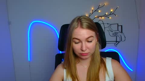 Snapshot of emilia_ilia chatting on July 2026 05:47:01 AM Emilia online show from July 2026 05:47:01 AM