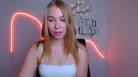 Snapshot of emilia_ilia chatting on July 2026 05:43:02 AM Emilia online show from July 2026 05:43:02 AM