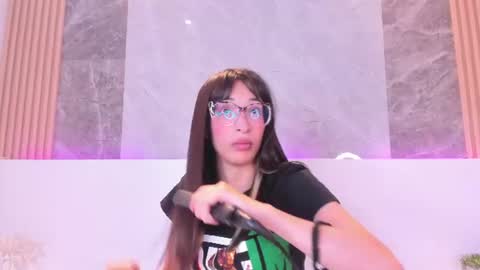 emiliabell_ online show from July 2026 01:06:01 PM