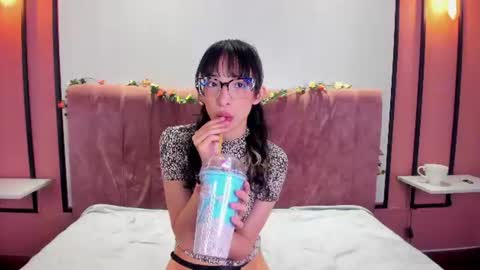 emiliabell_ online show from July 2026 02:13:01 PM