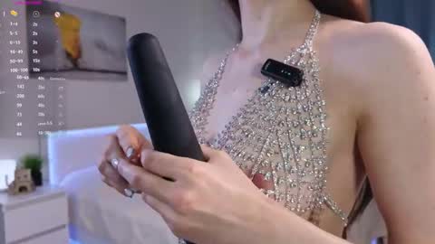 Snapshot of emiliamilas chatting on May 2026 04:08:01 AM Emma online show from May 2026 04:08:01 AM