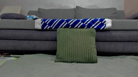 Emiliana online show from April 2026 11:32:01 AM