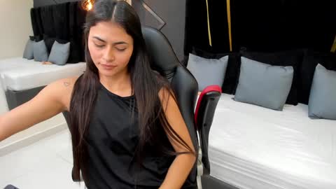 Snapshot of emiliee_xx chatting on December 2024 08:38:02 PM Emillie online show from December 2024 08:38:02 PM