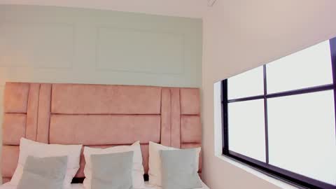 Snapshot of emiliee_xx chatting on December 2024 12:15:02 PM Emillie online show from December 2024 12:15:02 PM