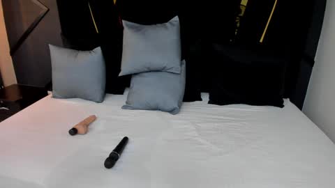 Snapshot of emiliee_xx chatting on December 2024 05:13:01 PM Emillie online show from December 2024 05:13:01 PM