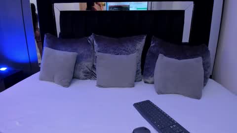 Snapshot of emiliee_xx chatting on October 2025 10:09:02 PM Emillie online show from October 2025 10:09:02 PM