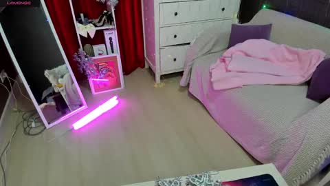 Snapshot of emiliyaqueen chatting on December 2024 01:52:02 AM Emiliya online show from December 2024 01:52:02 AM