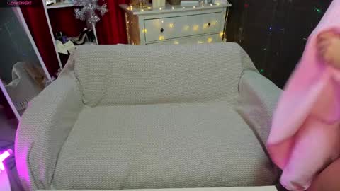 Snapshot of emiliyaqueen chatting on December 2024 01:36:01 AM Emiliya online show from December 2024 01:36:01 AM