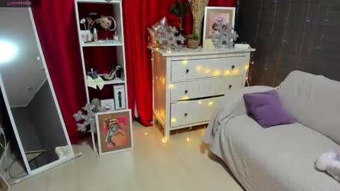 Snapshot of emiliyaqueen chatting on December 2024 02:42:02 AM Emiliya online show from December 2024 02:42:02 AM