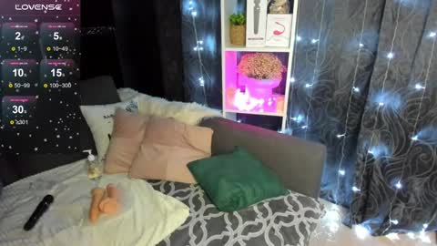 Snapshot of emiliyaqueen chatting on February 2025 11:54:02 AM Emiliya online show from February 2025 11:54:02 AM