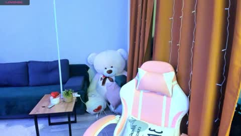 Snapshot of emiliyaqueen chatting on December 2025 01:57:01 AM Emiliya online show from December 2025 01:57:01 AM