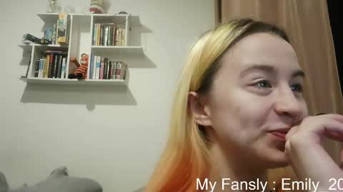 Snapshot of emilly_20 chatting on May 2026 08:28:02 PM Emily online show from May 2026 08:28:02 PM
